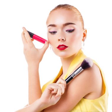 Makyaj. Güzel sarışın kadın