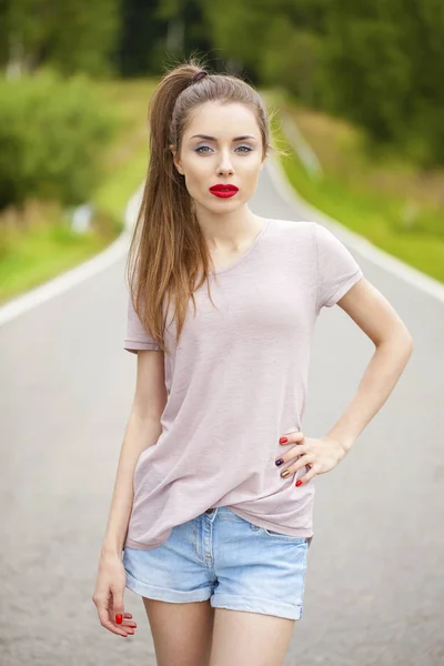 Retrato close-up de jovem bela mulher — Fotografia de Stock