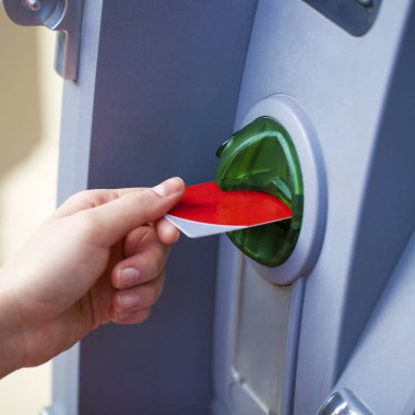 Kadın silah almak para--dan Atm, yakın çekim