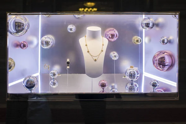 Counter with garnet jewelry in shop window — Stock Photo, Image