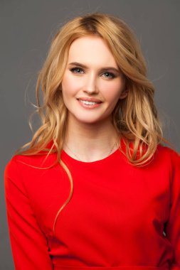 Makyaj. Güzel sarışın kadın