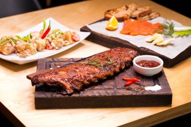 Barbekü soslu ızgara domuz kaburga closeup