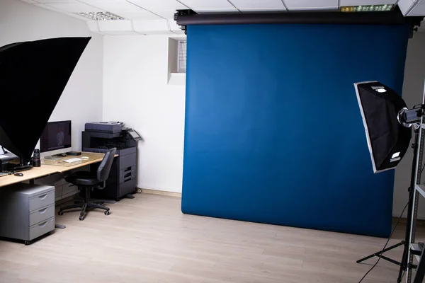 Photo studio setup with lighting equipment — Stock Photo, Image