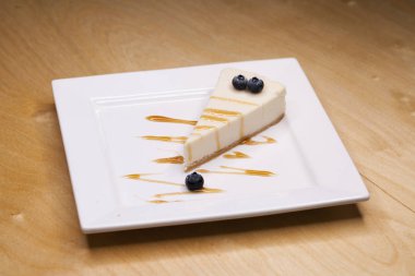 bir plaka üzerinde Cheesecake