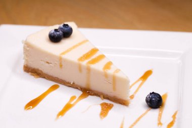 bir plaka üzerinde Cheesecake