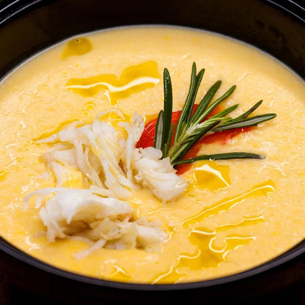 Tom Yam Kung, thai food on a wooden tray — Stock Image Tom Yam Kung, thai food on a wooden tray Royalty Free Stock Images