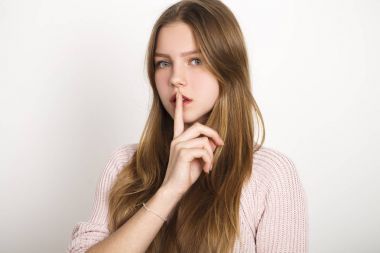 Güzel bir genç kızın portresi. 