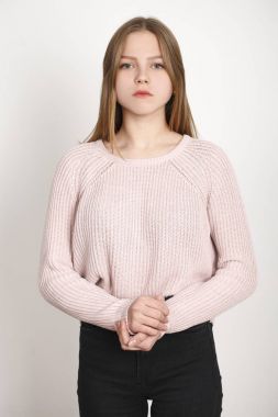 Koyu sarışın ile genç ve güzel bir kız öğrenci portresi kapatın 