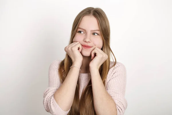 Close up portrait of pretty young schoolgirl with dark blonde ha — Stok Foto