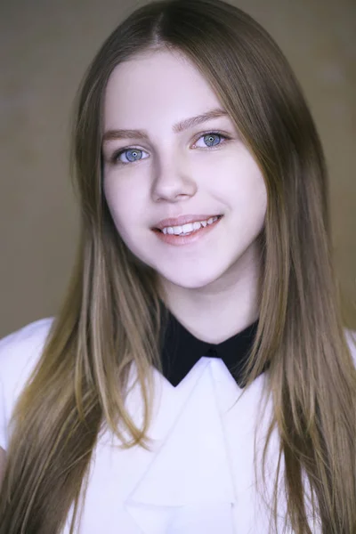Голая русская школьница позирует на вебку