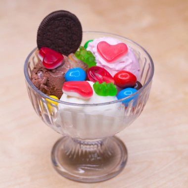 Pembe dondurma kruvasan 