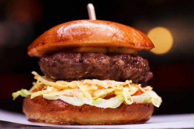 Fast food geleneksel lezzetli hamburger ile