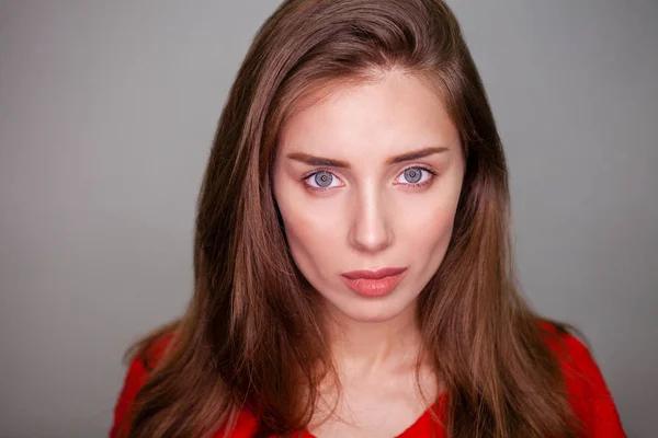 Estúdio retrato jovem mulher com efeito flash anel — Fotografia de Stock