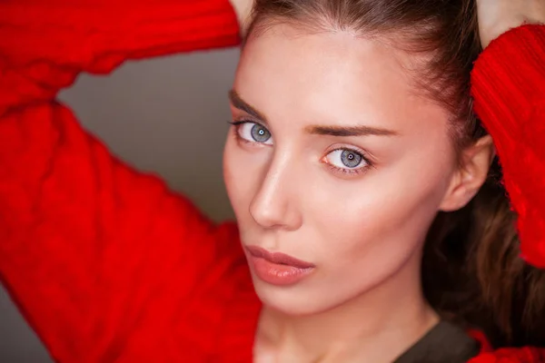 Estúdio retrato jovem mulher com efeito flash anel — Fotografia de Stock