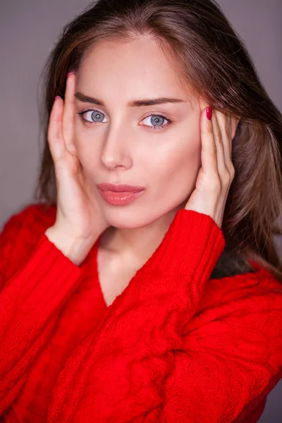 Estúdio retrato jovem mulher com efeito flash anel — Fotografia de Stock