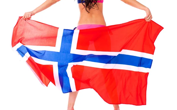 Mujer feliz sosteniendo una gran bandera transparente de Noruega — Foto de Stock