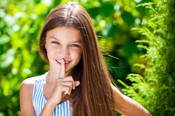 Portrait of a beautiful young little girl — Stock Photo, Image