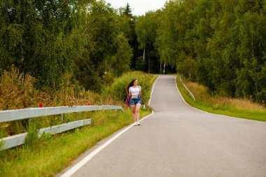 Güzel genç Mavi Jeans saçlı kadın kahverengi 