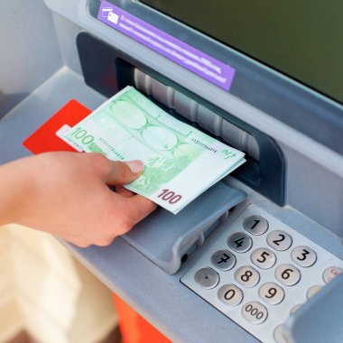 Kadın eli açık banka Atm para çekme