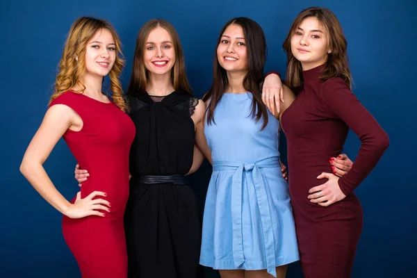 Vier Nahaufnahmen Porträt schöne Frauen — Stockfoto