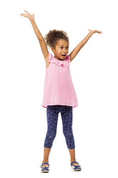 Porträtt av ganska afroamerikansk liten flicka — Stockfoto