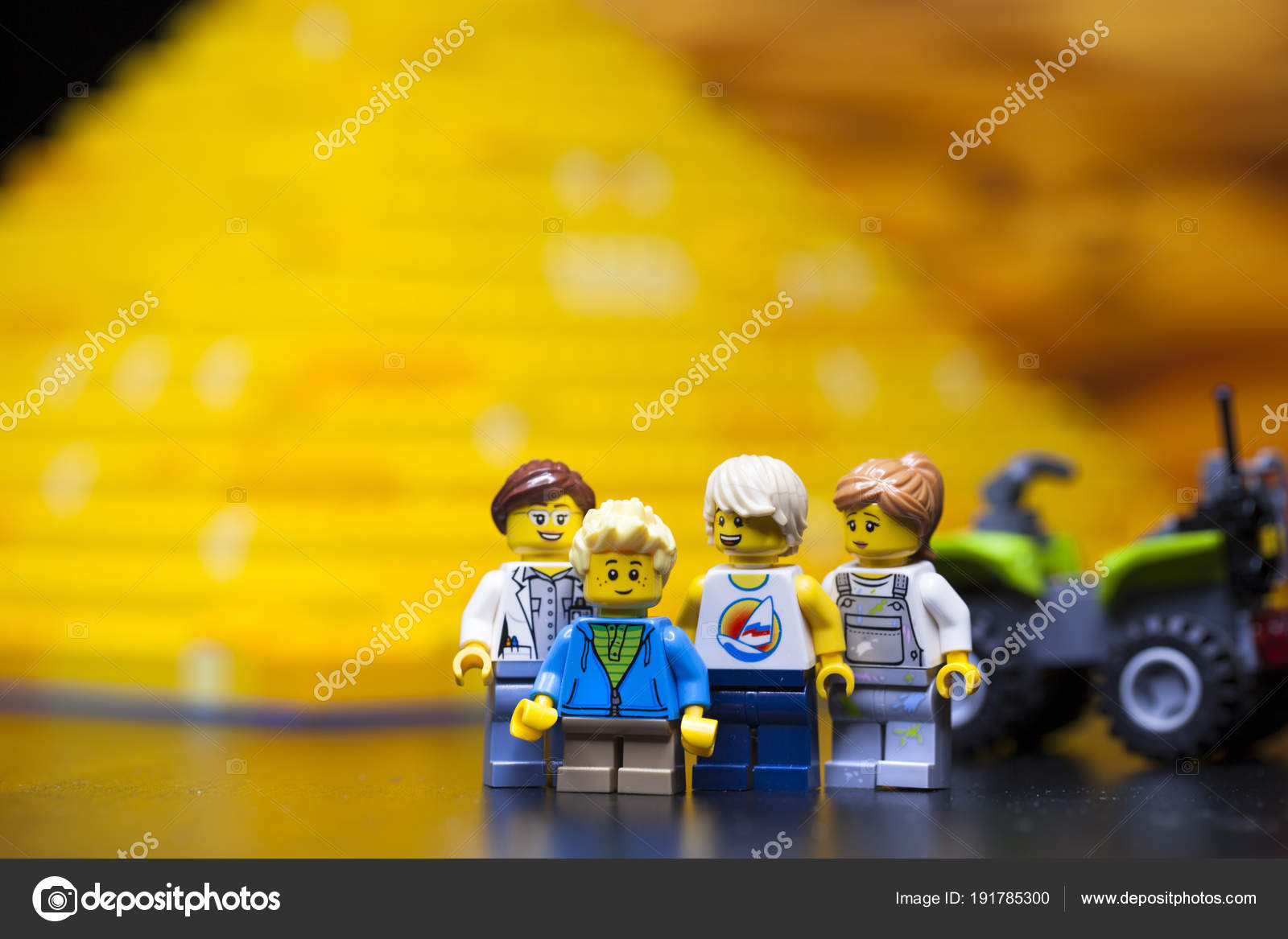 RUSSIA, April 12, Constructor Lego Classic - Minifigurki l – Stock Editorial Photo © #191785300