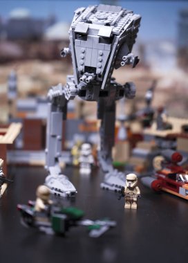 Rusya, 12 Nisan 2018. Oluşturucu Lego Star Wars. At-St Walker