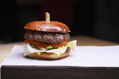 Fast food geleneksel lezzetli hamburger ile