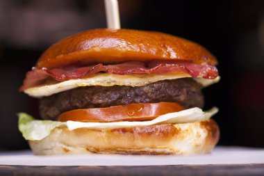 Fast food geleneksel lezzetli hamburger ile