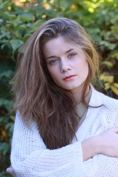 Portrait close up of young beautiful woman — Stock Photo, Image