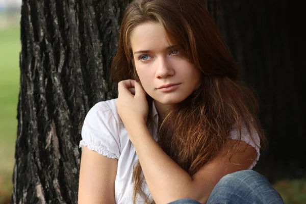 Portrét detailní záběr mladá krásná žena — Stock fotografie
