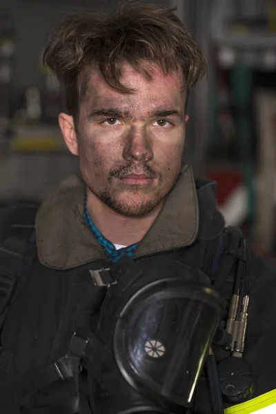 Retrato Cerca Joven Bombero Fondo Camión Bomberos —  Fotos de Stock