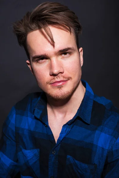 Studio portrait of young man on a dark background — Stock Photo, Image