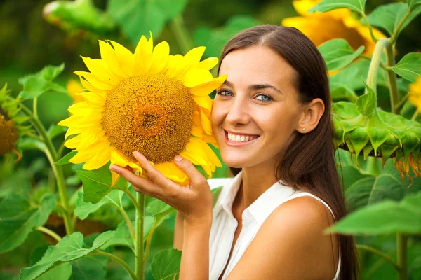 Happy woman with sunflowers — Stock Photo, Image