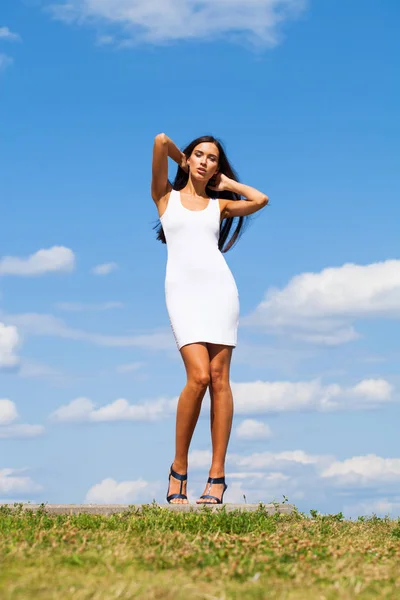 Portrait in full growth, young beautiful brunette woman in white — Stock Photo, Image