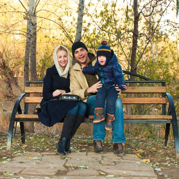 Concetto di famiglia amichevole . — Foto Stock