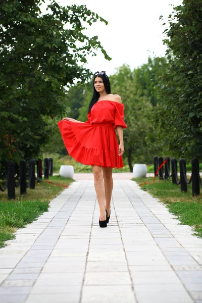 Beautiful woman in red dress — Stock Photo, Image