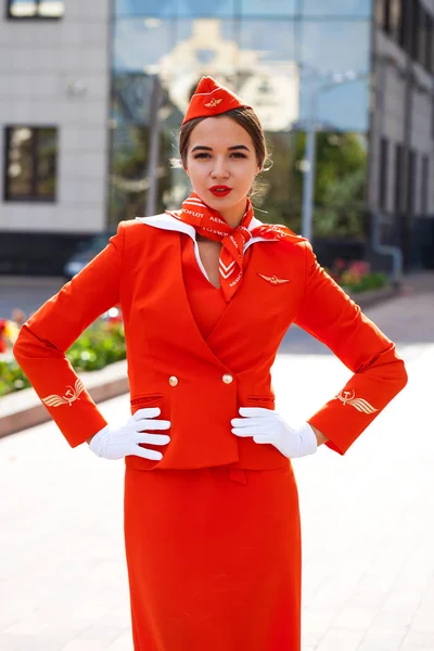 RUSSIA, SAMARA: 08 AUGUST 2019. Sexy stewardess dressed in offic — Stock fotografie