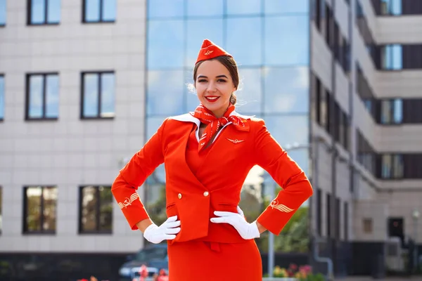 RUSSIA, SAMARA: 08 AUGUST 2019. Sexy stewardess dressed in offic — Stock fotografie