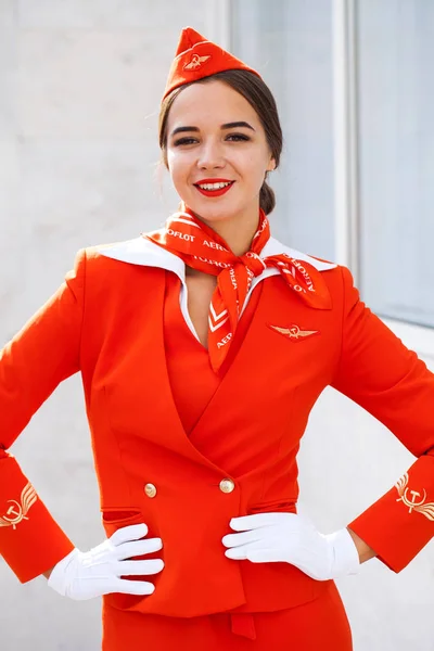 RUSSIA, SAMARA: 08 AUGUST 2019. Sexy stewardess dressed in offic — Stock Photo, Image