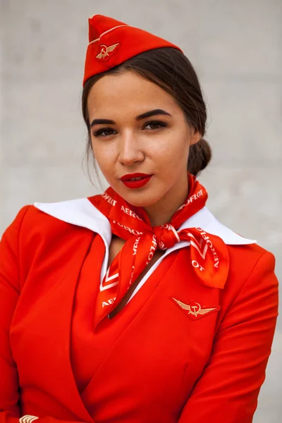 RUSSIA, SAMARA: 08 AUGUST 2019. Sexy stewardess dressed in offic — Zdjęcie stockowe