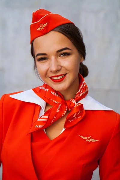 RUSSIA, SAMARA: 08 AUGUST 2019. Sexy stewardess dressed in offic — Zdjęcie stockowe