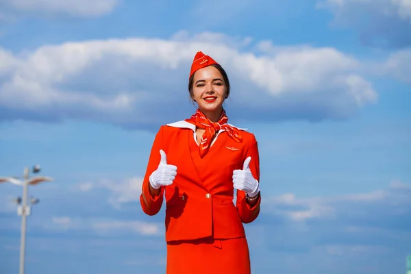 RUSSIA, SAMARA: 08 AUGUST 2019. Sexy stewardess dressed in offic — Stock fotografie