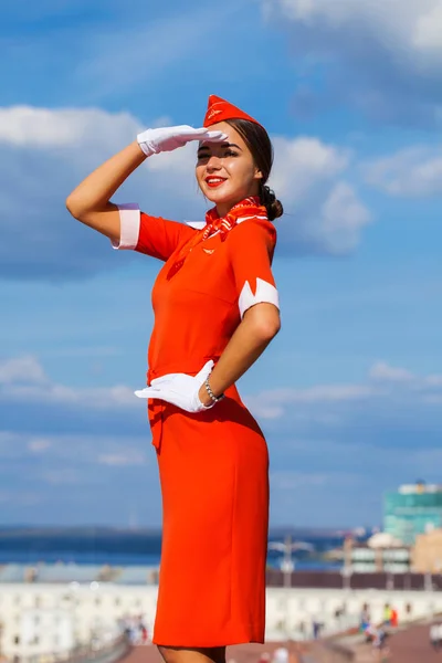 RUSSIA, SAMARA: 08 AUGUST 2019. Sexy stewardess dressed in offic — Stock fotografie