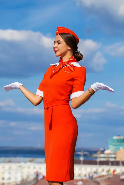 RUSSIA, SAMARA: 08 AUGUST 2019. Sexy stewardess dressed in offic — Stock fotografie