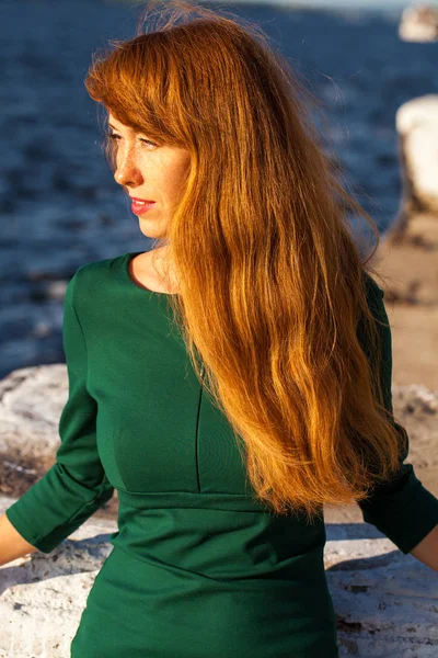 Felice Ritratto donna dai capelli rossi — Foto Stock