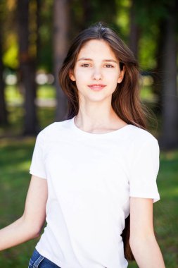 güzel genç mutlu kadın portresi 