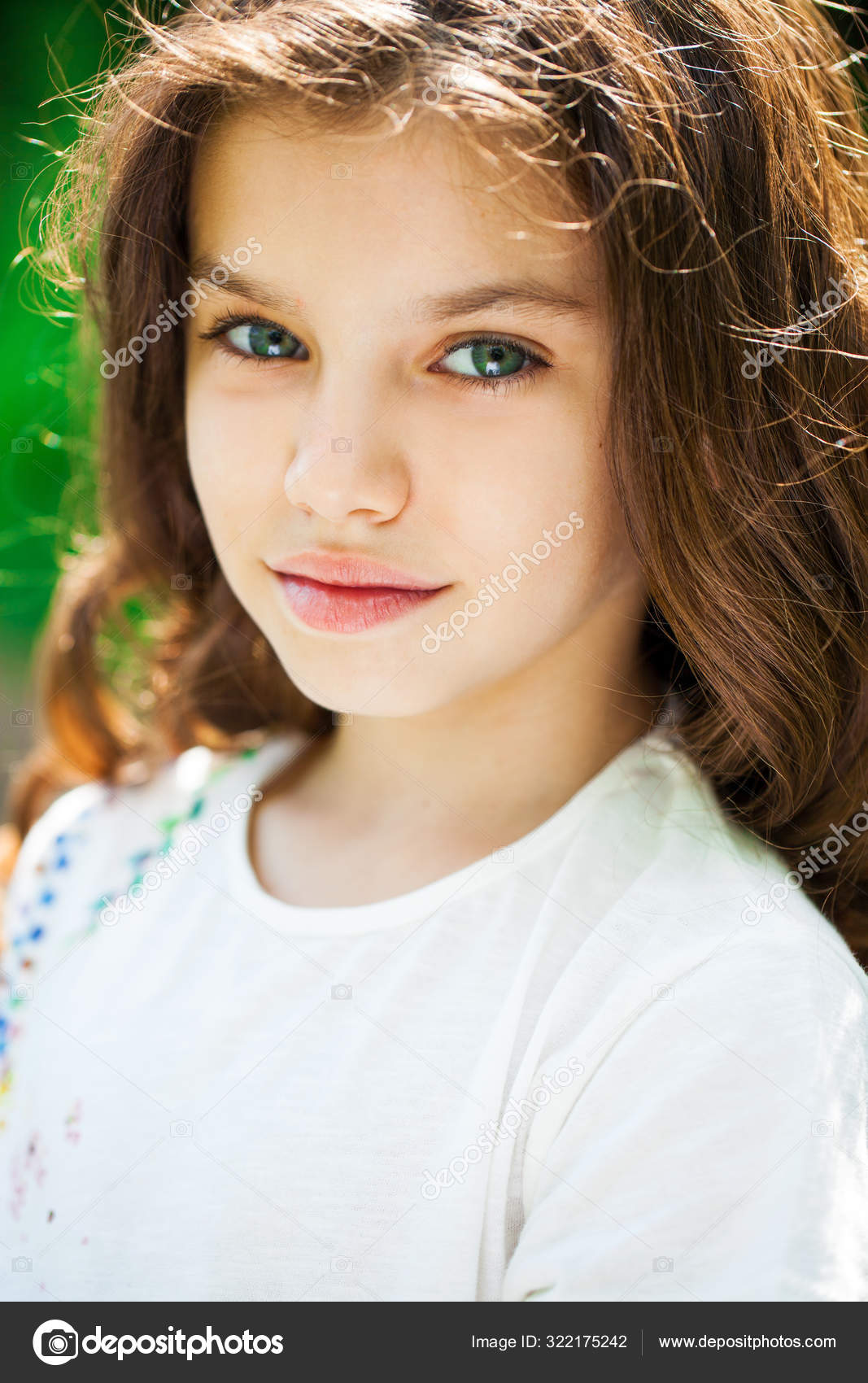 Little brunette. Фото портрет на летнем фоне девочка. Arkusha фото девочки. Фото Тиее небольшие молодых.