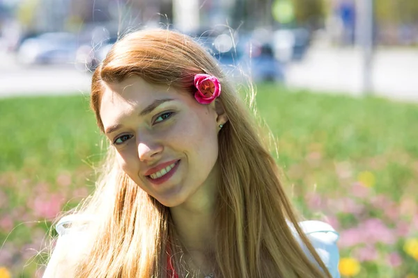 Portrait close up of young beautiful blonde woman — Stock Photo, Image