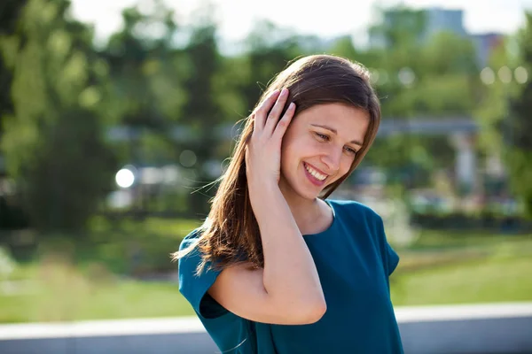 Portrait of young attractive young woman — Stock Photo, Image